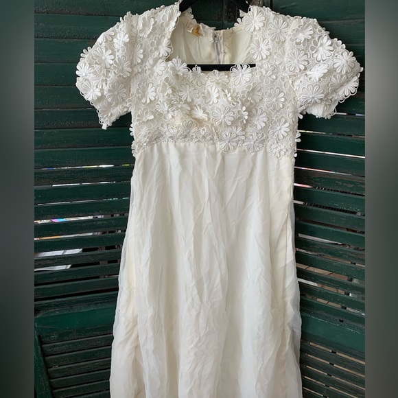 Vintage Wedding Dress- 1960s Alfred Angelo designed by Edythe Vincent 27”W 36”H - Picture 5 of 12